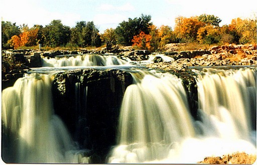 Открытка Водопад СУ-фолсе осенью