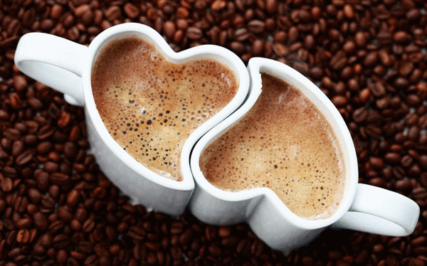 Анимированная открытка Чашки с кофе в виде сердец