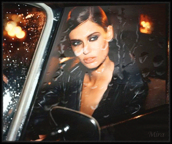 Анимированная открытка Женщина в машине