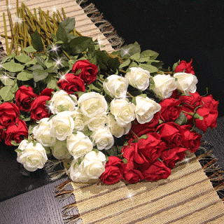 Анимированная открытка Букет из белых и красных роз