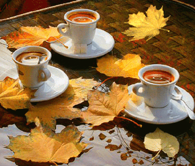 Анимированная открытка Осень. Чашечки чая.