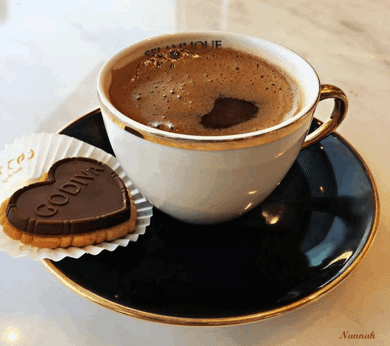 Анимированная открытка Чашка кофе на блюдце