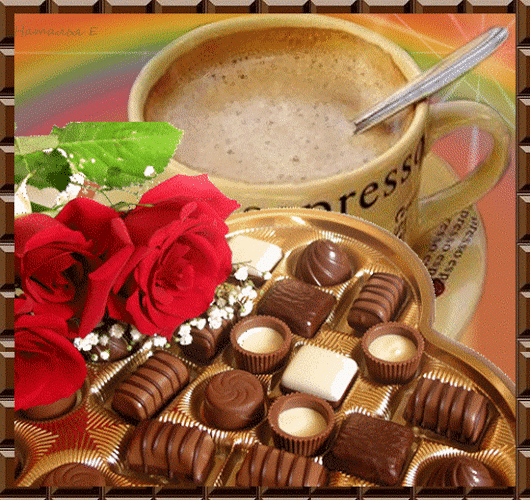 Анимированная открытка Коробка конфет, кофе и букет красных роз
