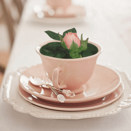 Анимированная открытка Чашка с расцветающей розой