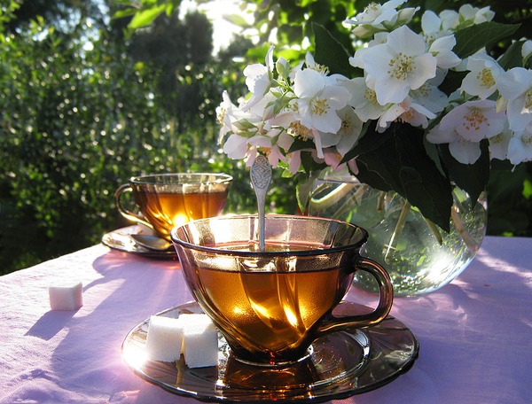 Открытка Чашки с чаем светлое утро