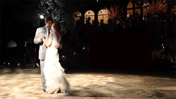 Анимированная открытка Танцующая пара свадебный танец гиф
